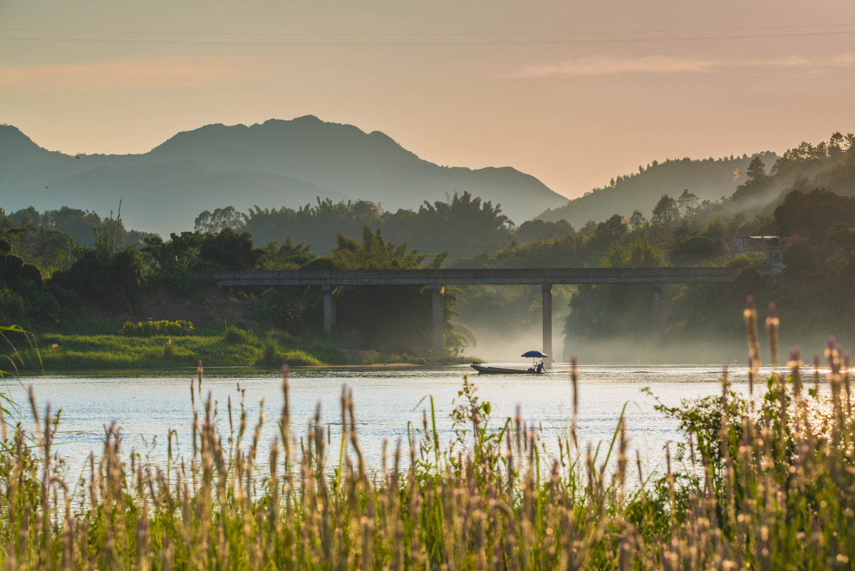 《溪山秀色》蓼花洲畔溪山秀,烟水茫茫乱霭收.