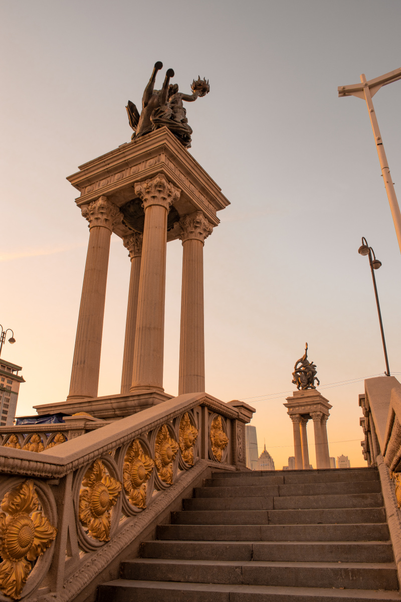 跨于海河之上的欧式桥梁大光明桥