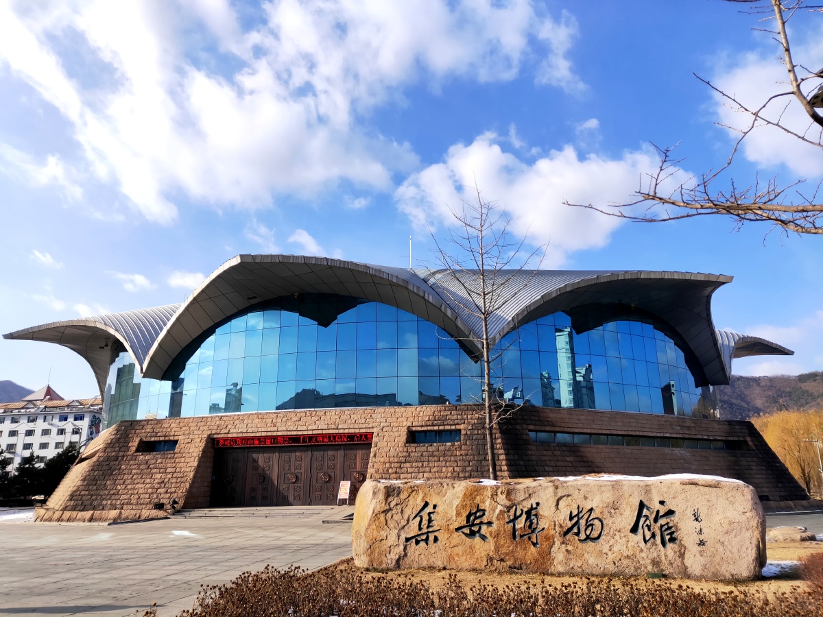 中朝边境小镇集安江对面就是朝鲜的满浦市一座博物馆能更好介绍中朝