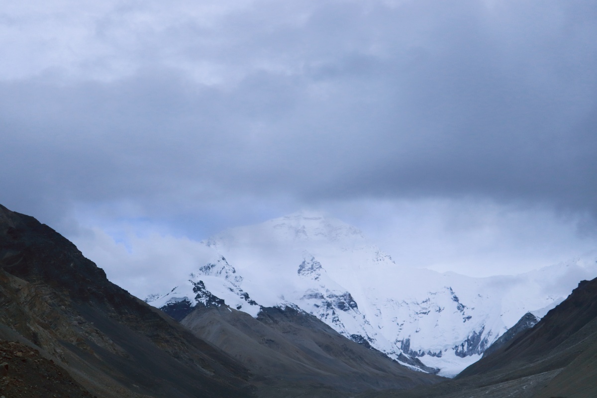 珠穆朗玛峰美轮美奂的日照金山只有十分钟