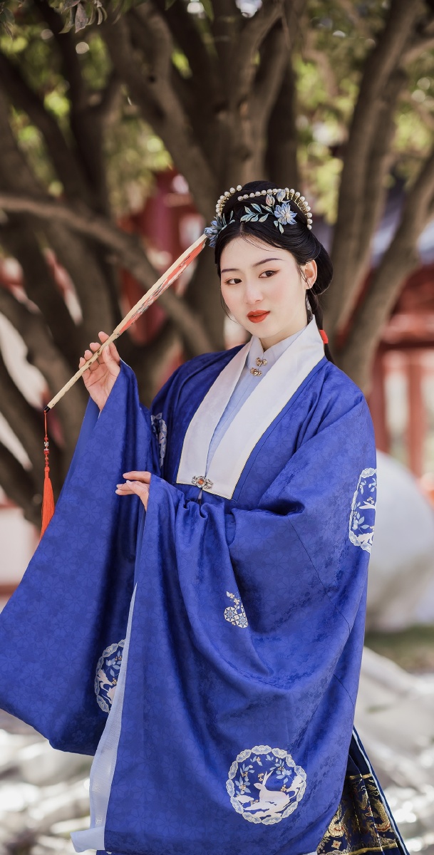 汉服写真 明制蓝色 - 冯瑭 - 图虫