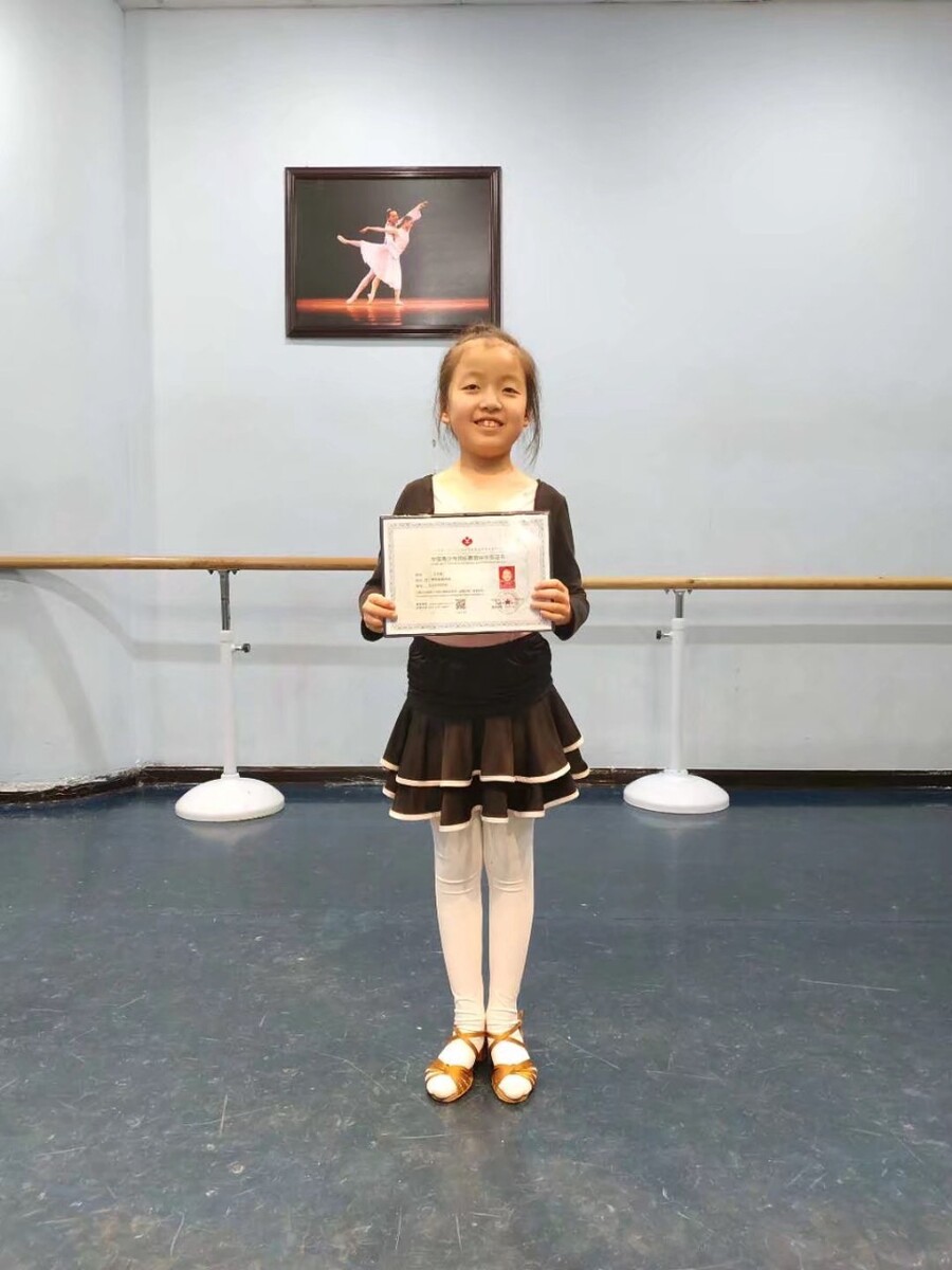 华彩的舞蹈考级,中国国内舞蹈考级认证有三种证书