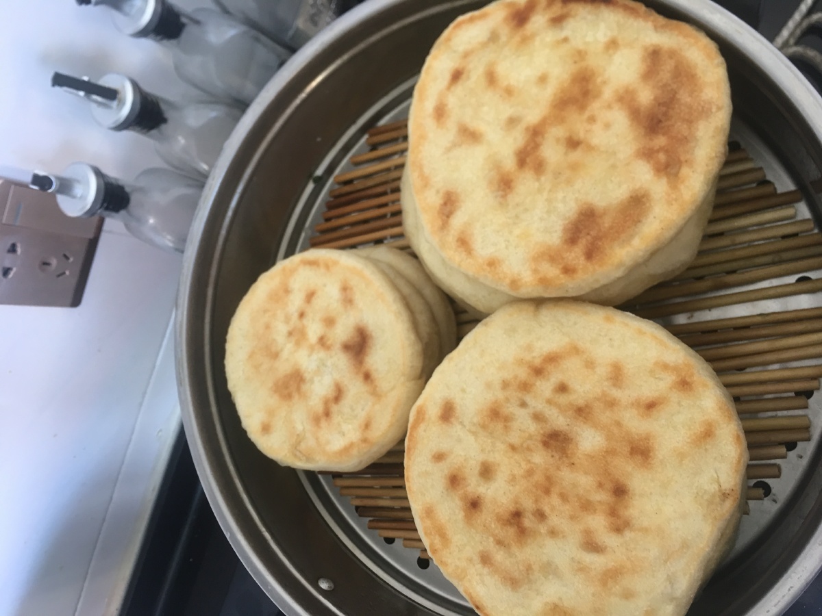 煎包地利润多少钱,不能因为赔钱就卖煎饼果子摊主:利润挺大的