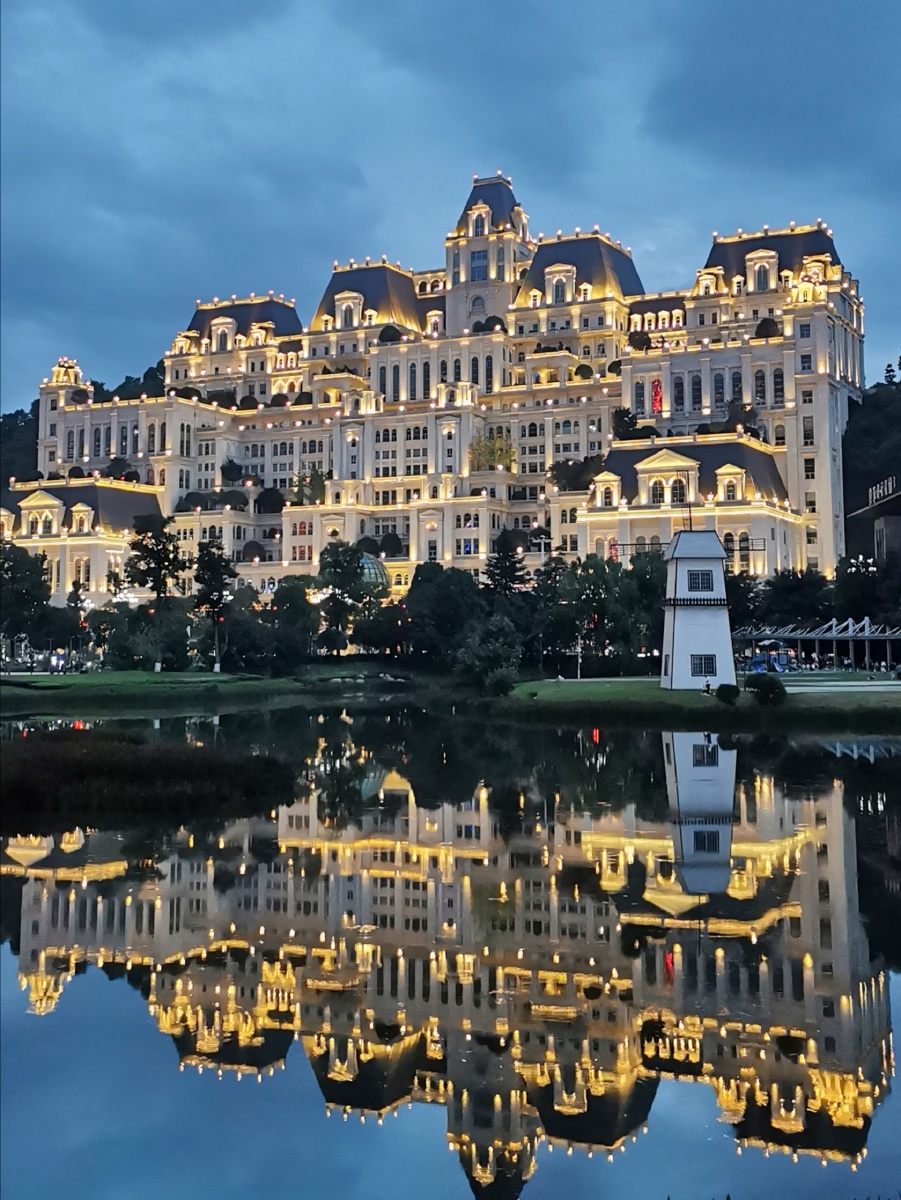 贵阳国庆加中秋灯光秀系列之花果园白宫