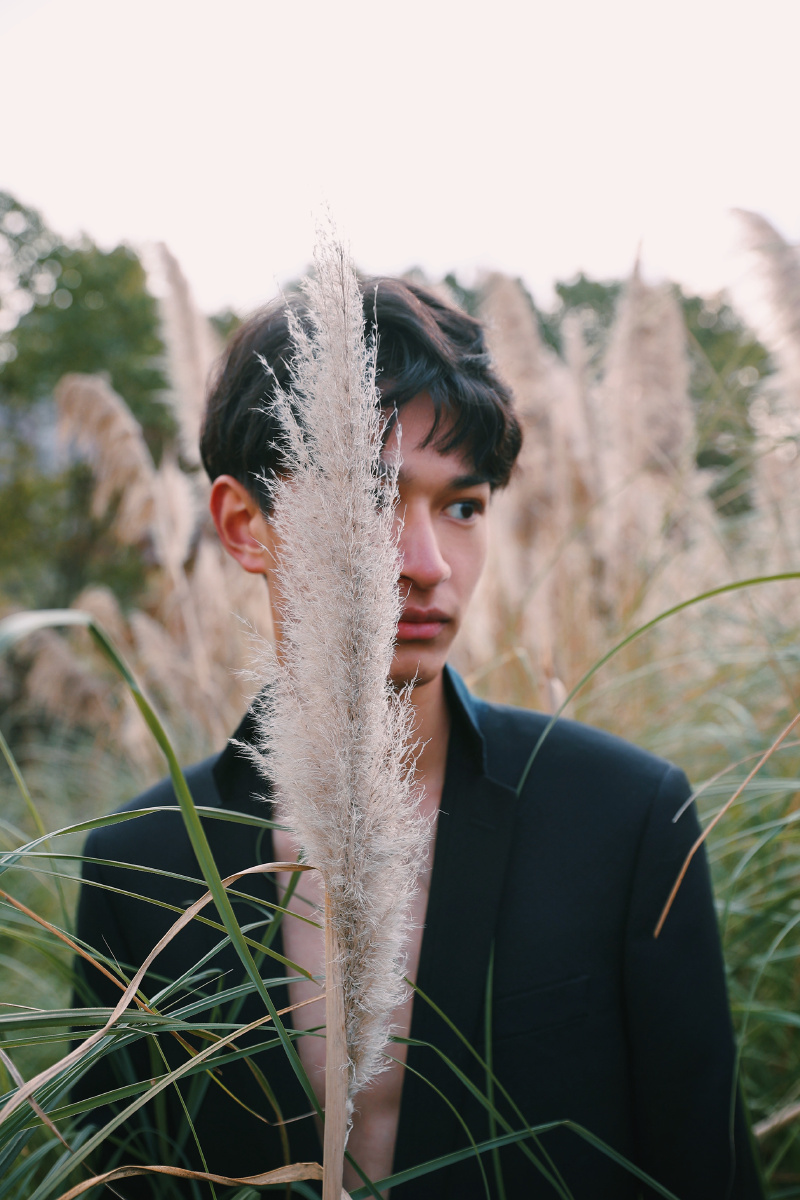 冬天帅哥写真有点冷穿的有点少