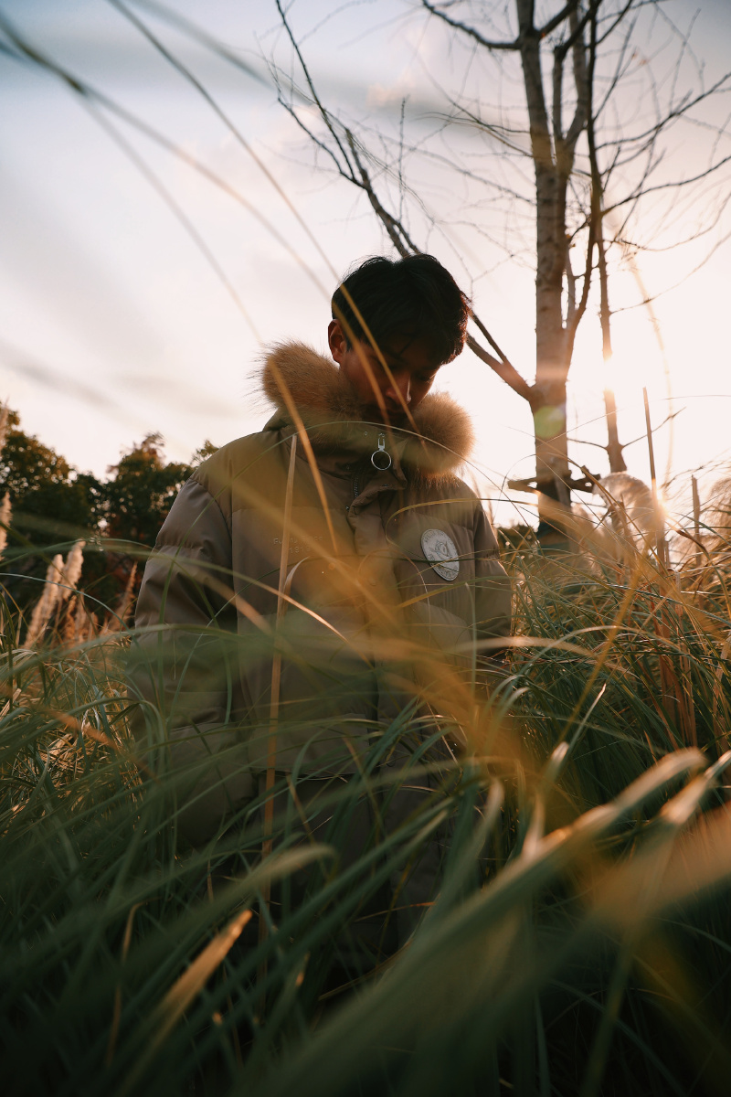 冬天帅哥写真有点冷穿的有点少