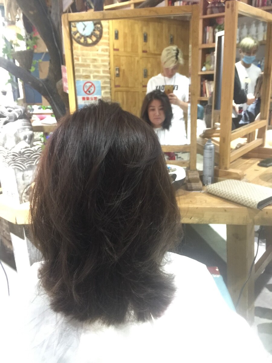 46岁女人剪什么样的头发好,40岁和50岁女性流行发型