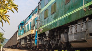104646