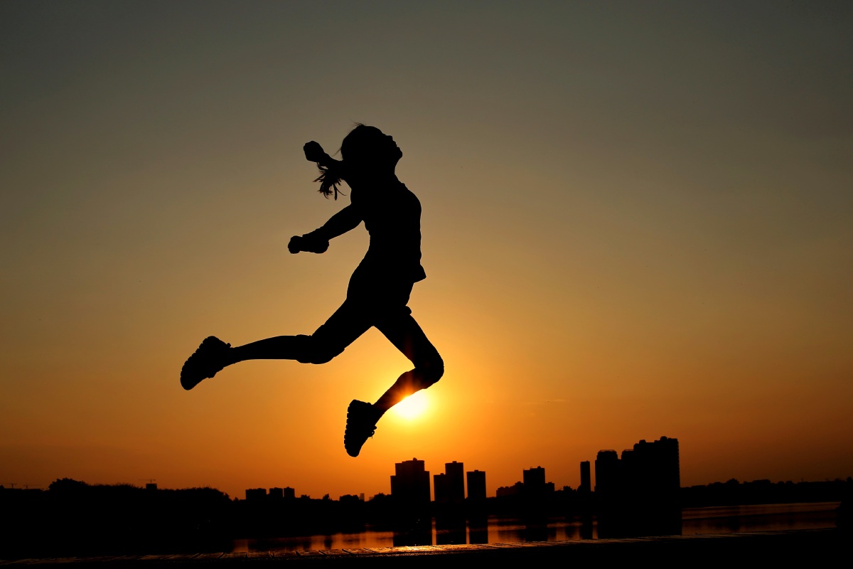 日落时分#剪映#运动之美 - 贡嘎山的云