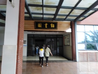 564370