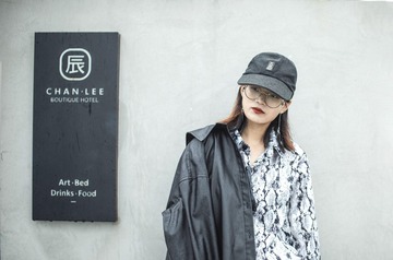 1605867