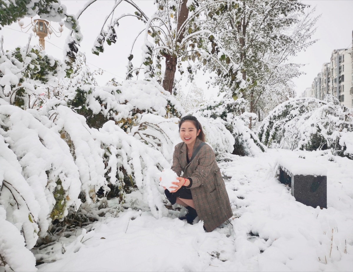 昨天到今天的朋友圈男生edg夺冠女生下雪啦下雪啦09