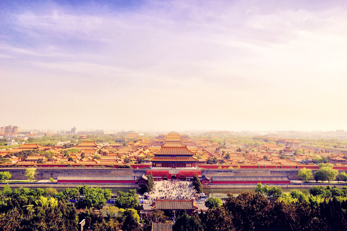 2014年还是老的d70s拍摄,噪点比较多,站景山顶拍摄,俯览整个故宫