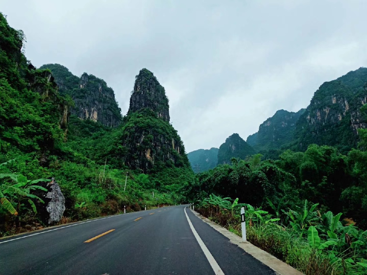 广西省百色市田东县作登瑶族乡的雨后清新美景