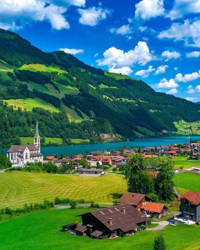 瑞士的山谷小镇 ​​​ - chanyelo雨后的小城