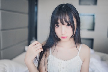 25611