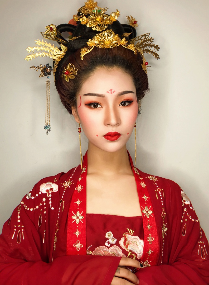 唐朝脸上的花,花钿样式及名字,唐朝额头的印花叫什么_大山谷图库