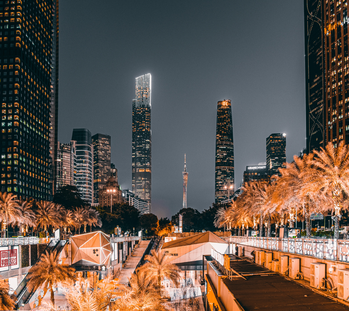 夜幕下的花城大道