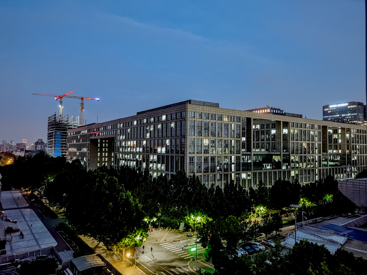 北航新主楼夜晚&amp;致真大厦