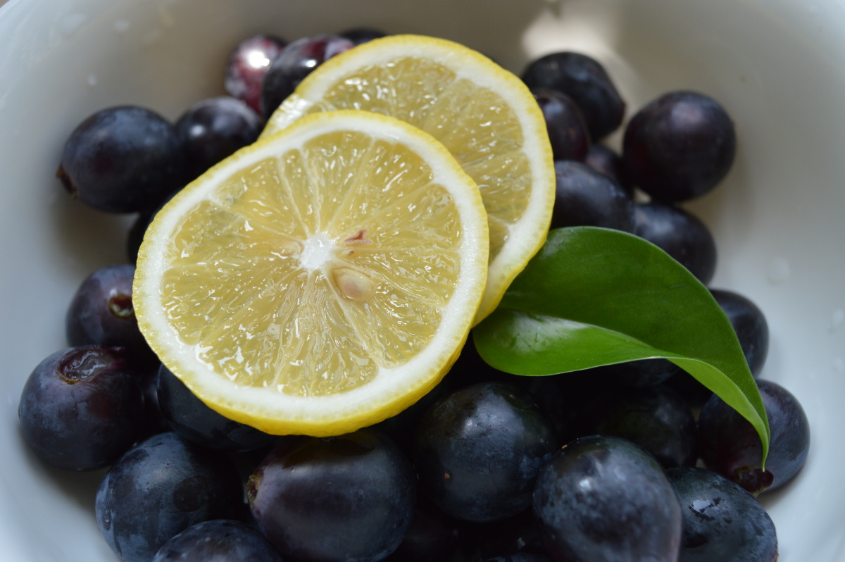 柠檬葡萄夏天水果饮品