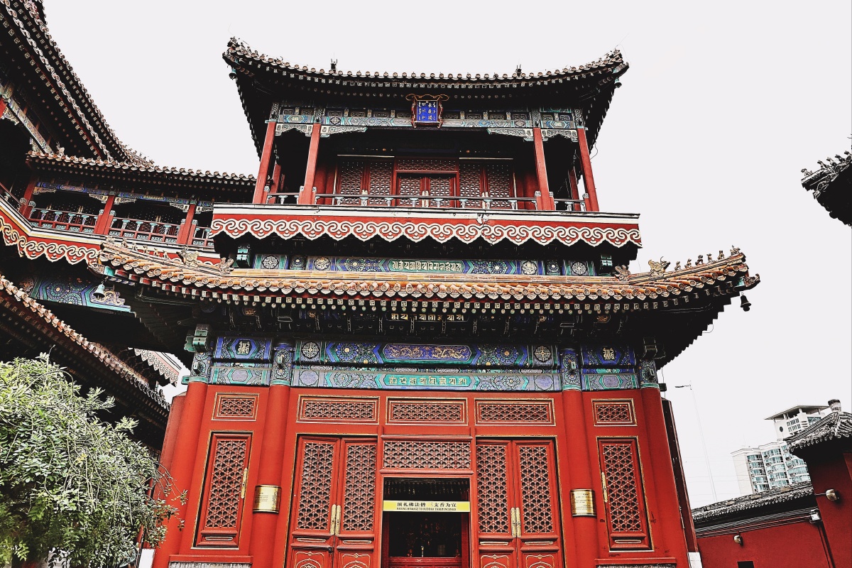 永康阁雍和宫万福阁东西两侧分别为永康阁和延绥阁中间以悬空阁道式飞