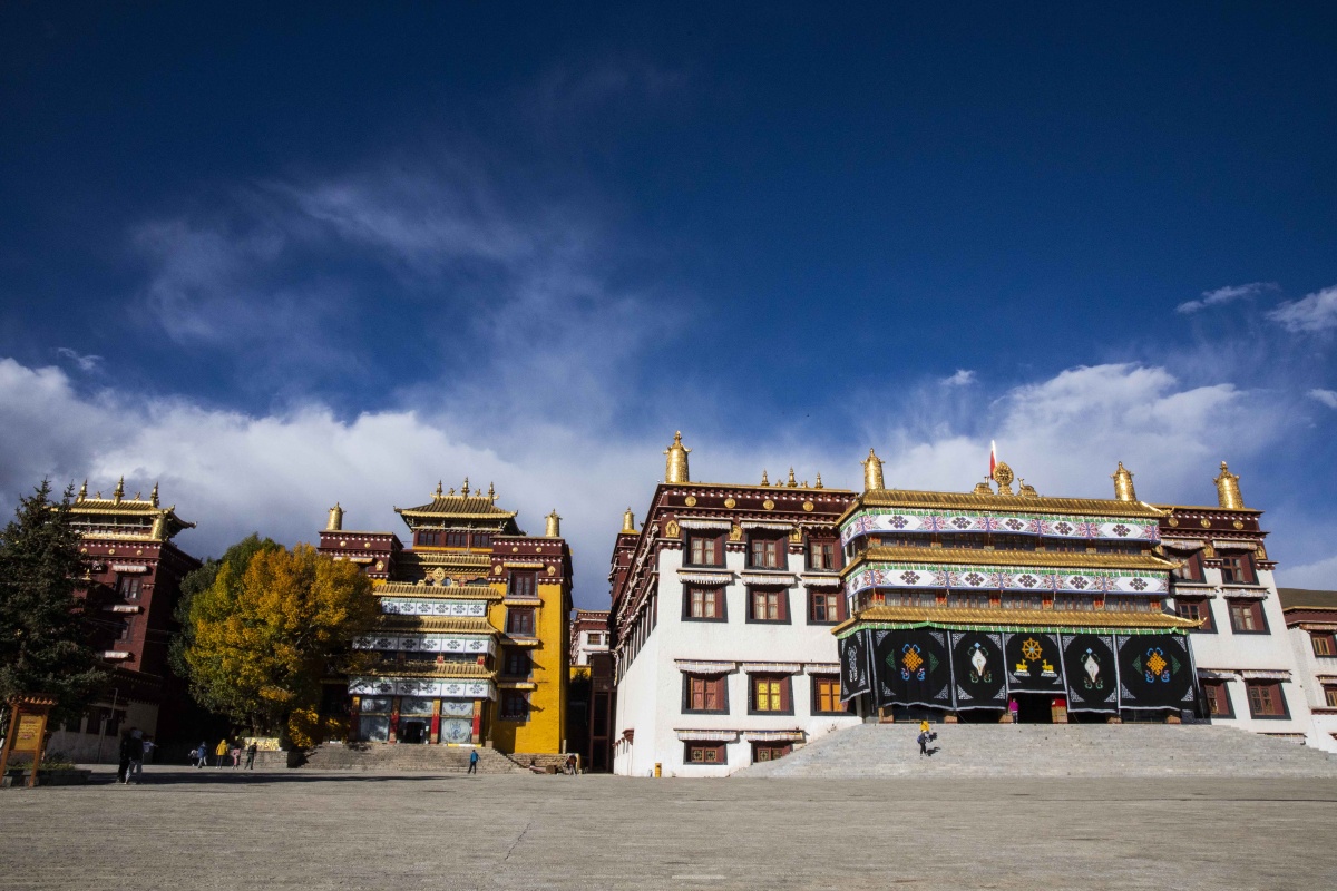 长青春科尔寺,是康区历史最悠久,规模最大的藏传佛