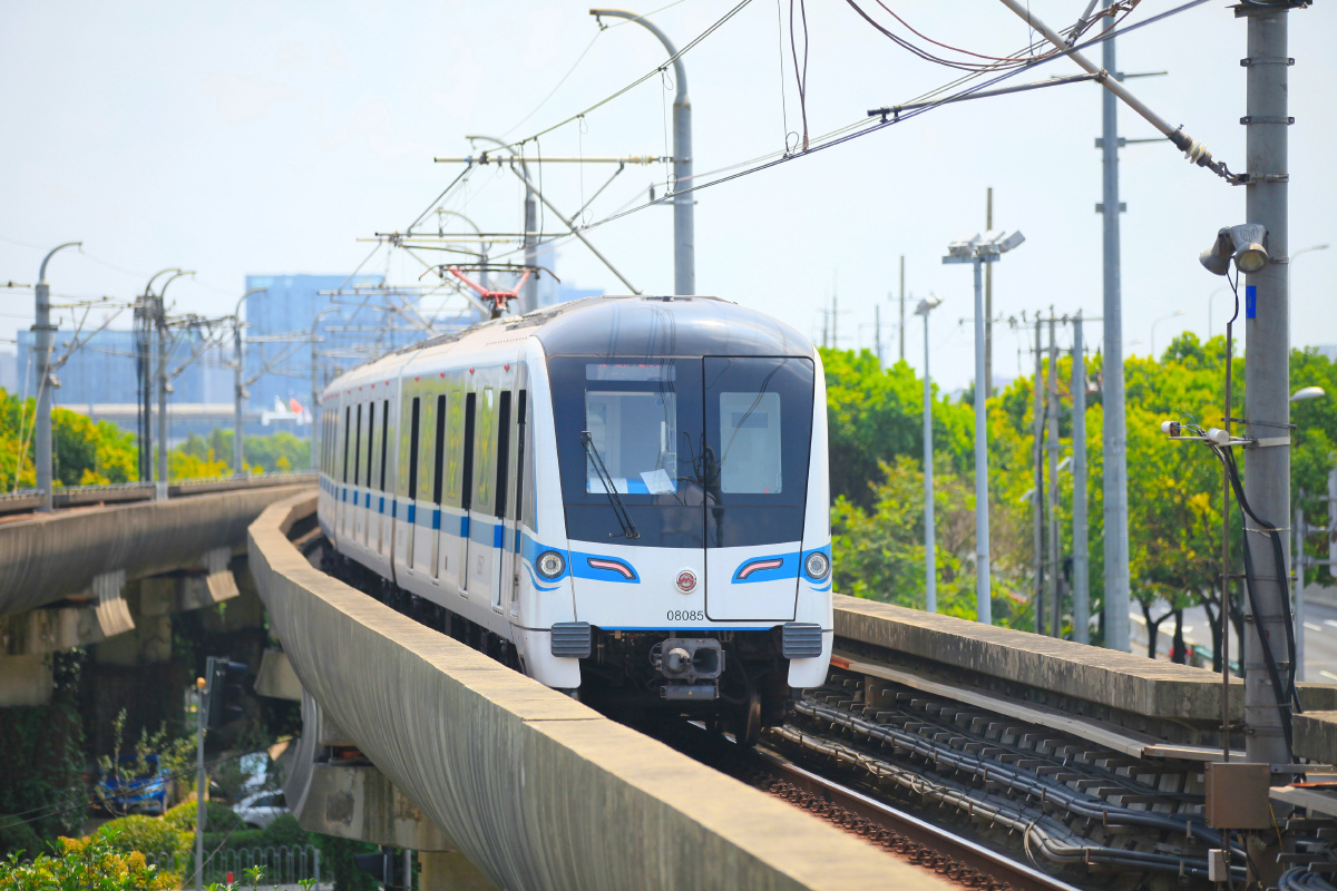 上海地铁一号线和八号线