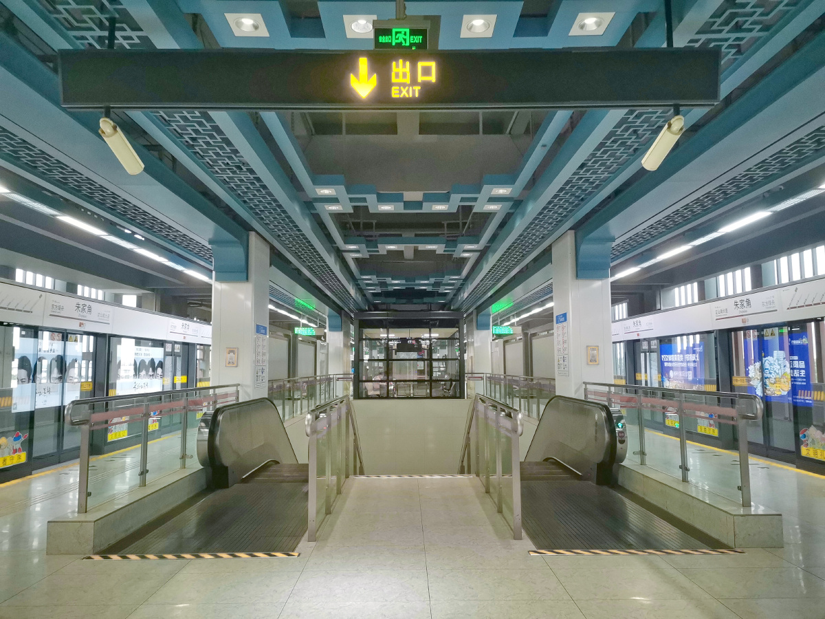 上海地铁出入口