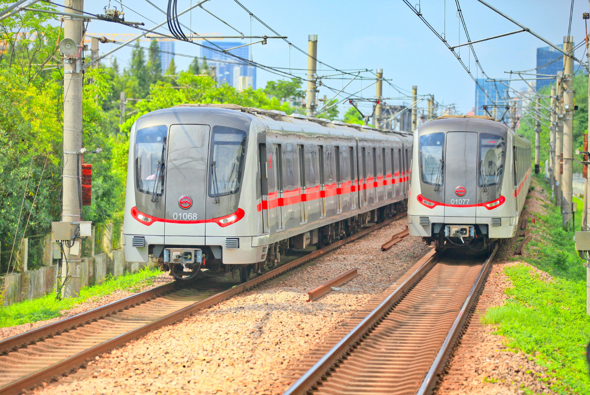 上海地铁一号线和八号线