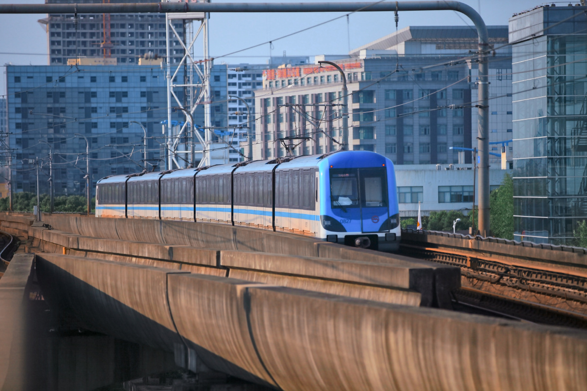 上海地铁一号线和八号线