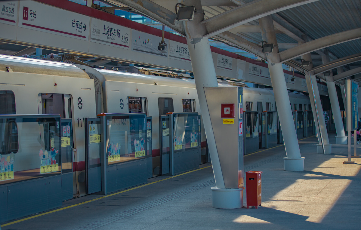 上海赛车场地铁站