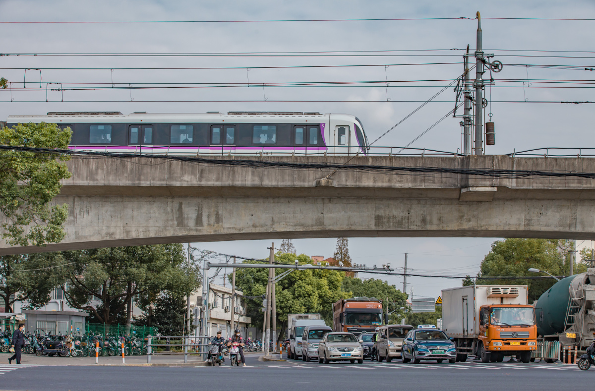 上海地铁五号线列车 - 八桂长焦 - 图虫