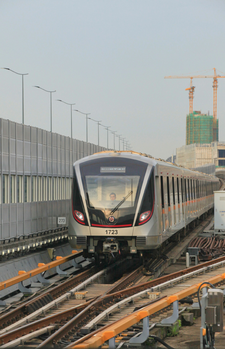 上海地铁17号线列车和车厢