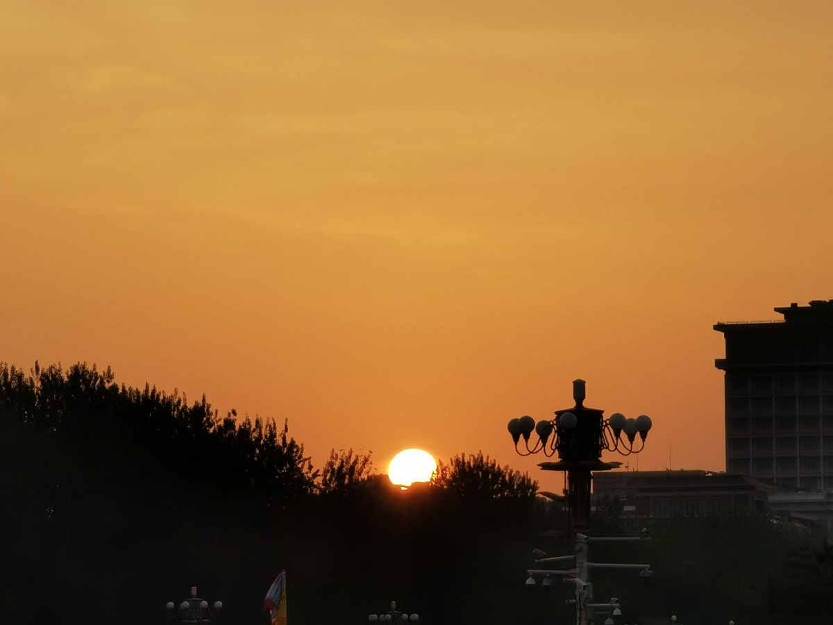 太阳77升起红日当空