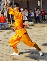 553649
