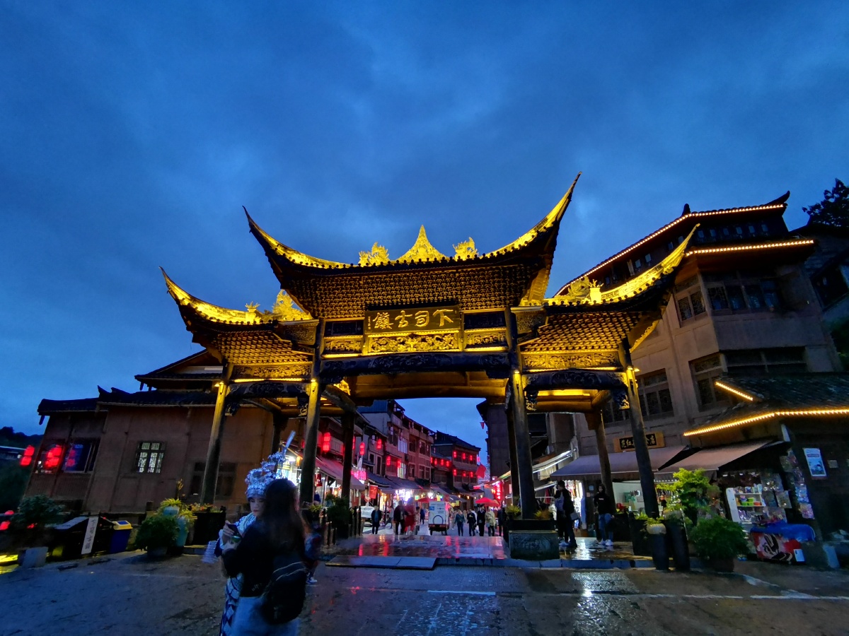 美丽的下司古镇夜景