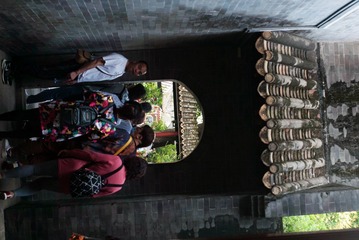 636350