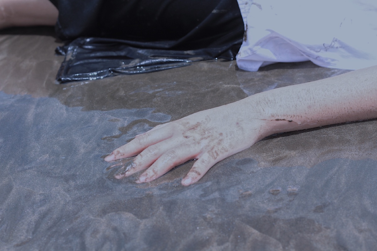 我们都在各自的沼泽里挣扎吧