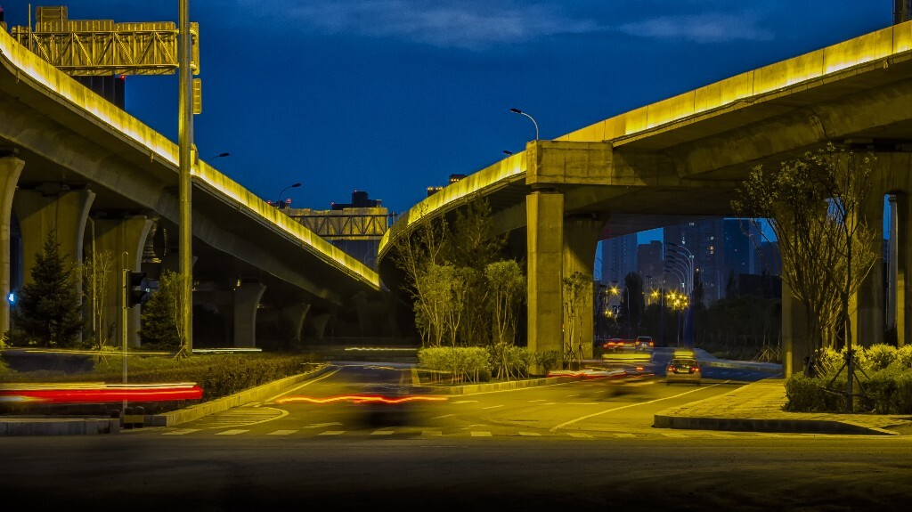快速路的建成，为青城增添了一道亮丽的风景线
