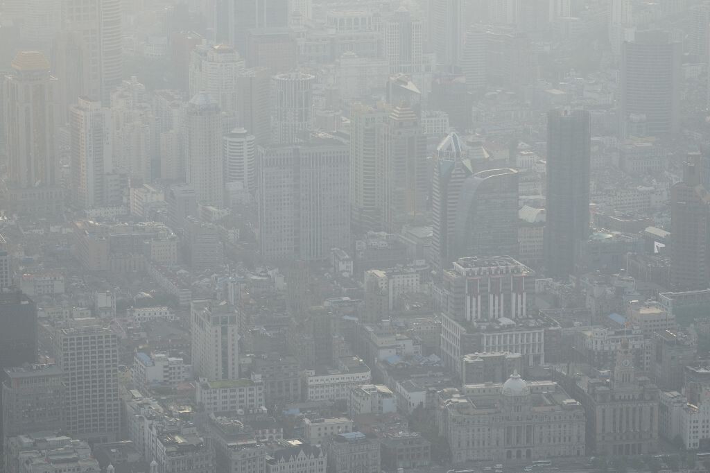 外滩方向的万国建筑失去了魅力。