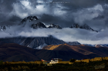 雪山藏寨