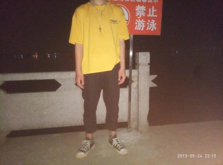 423472