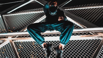 001
