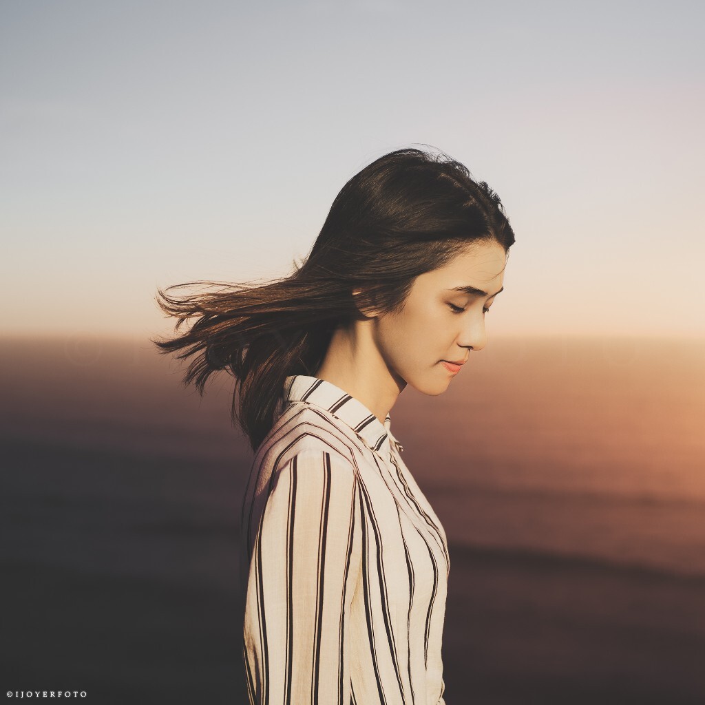 Summer Wind by the Seaside