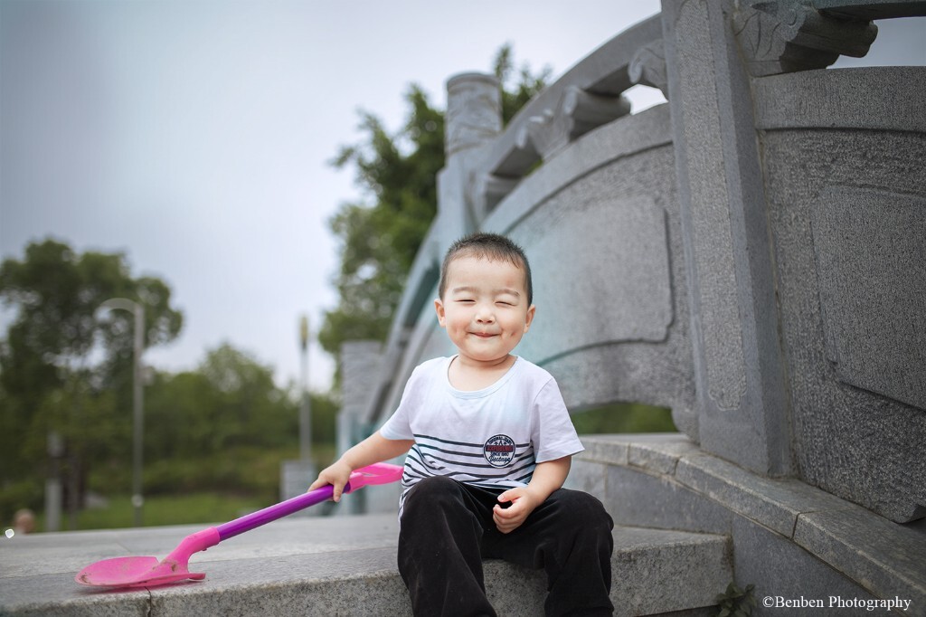 老爸非要我摆POSE，我就给你来一个吧：）