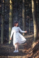 裙角飞扬