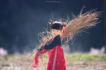 搬稻草