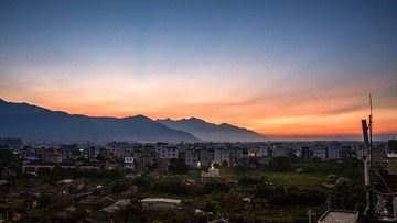 小城日出
