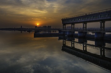 橡胶坝日出1