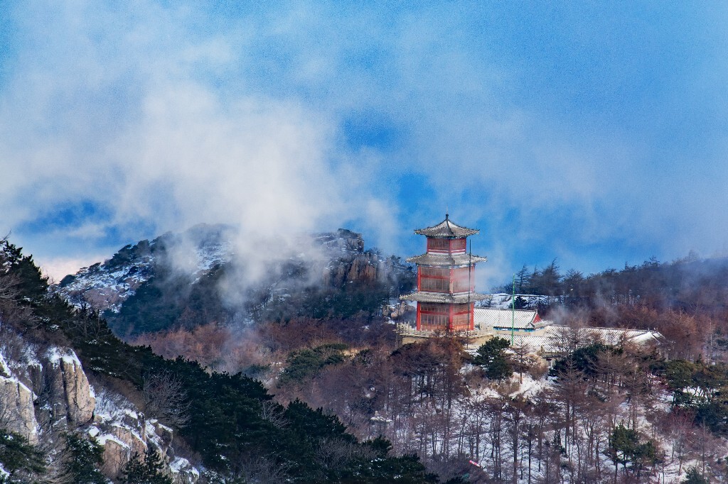 去过泰山十多次，但一直不知道这是何建筑，每次都是远远望着它，最近才知道它就是泰山空军宾馆